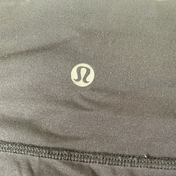 Lululemon leggings size 4 with pockets - Picture 2 of 5